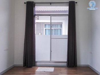 *****บ้านแฝดมือสองนนทบุรี ม.เรสท์ บางใหญ่ บ้านสวยพร้อมอยู่ เนื้อที่ 38.7 ตร.ว. ฟังก์ชั่น 3 ห้องนอน 2 ห้องน้ำ แถมแอร์ 1 เครื่อง! ต่อเติมครบ มีบิ้วท์อินครัว และโรงจอดรถพร้อมใช้งาน บนทำเลเดินทางสะดวก ใกล้เซ็นทรัลเวสต์เกต อิเกีย ทางด่วน และรถไฟฟ้าสถานี "คลองบางไผ่"